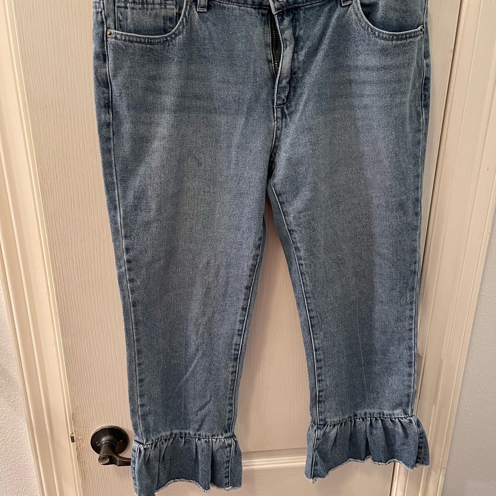 Ruffled ankle, Capri length jeans